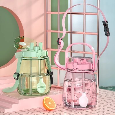 Portable large capacity water cup, high temperature resistant children's straw cup